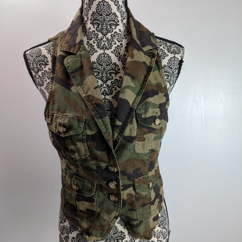 Michael Kors vest size M buttons pockets camo